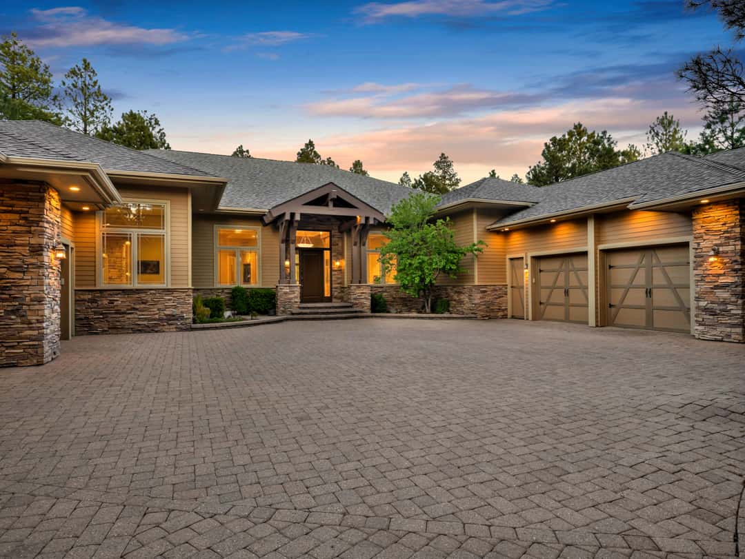 1 of 52. Extraordinary custom estate on an acre-plus homesite in Forest Highlands featuring luxury mountain design, stone accents, and breathtaking golf course surroundings in Flagstaff.