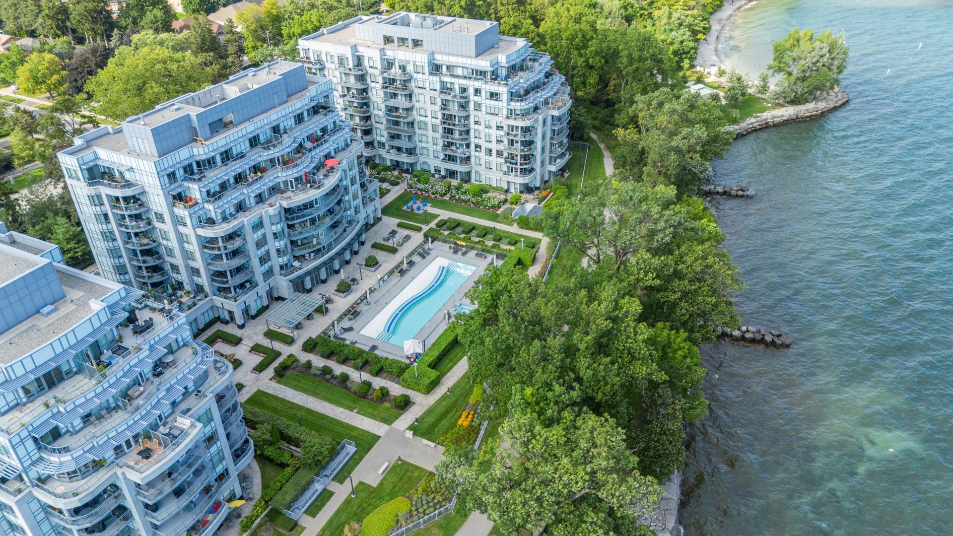 3500 Lakeshore Road W, 110