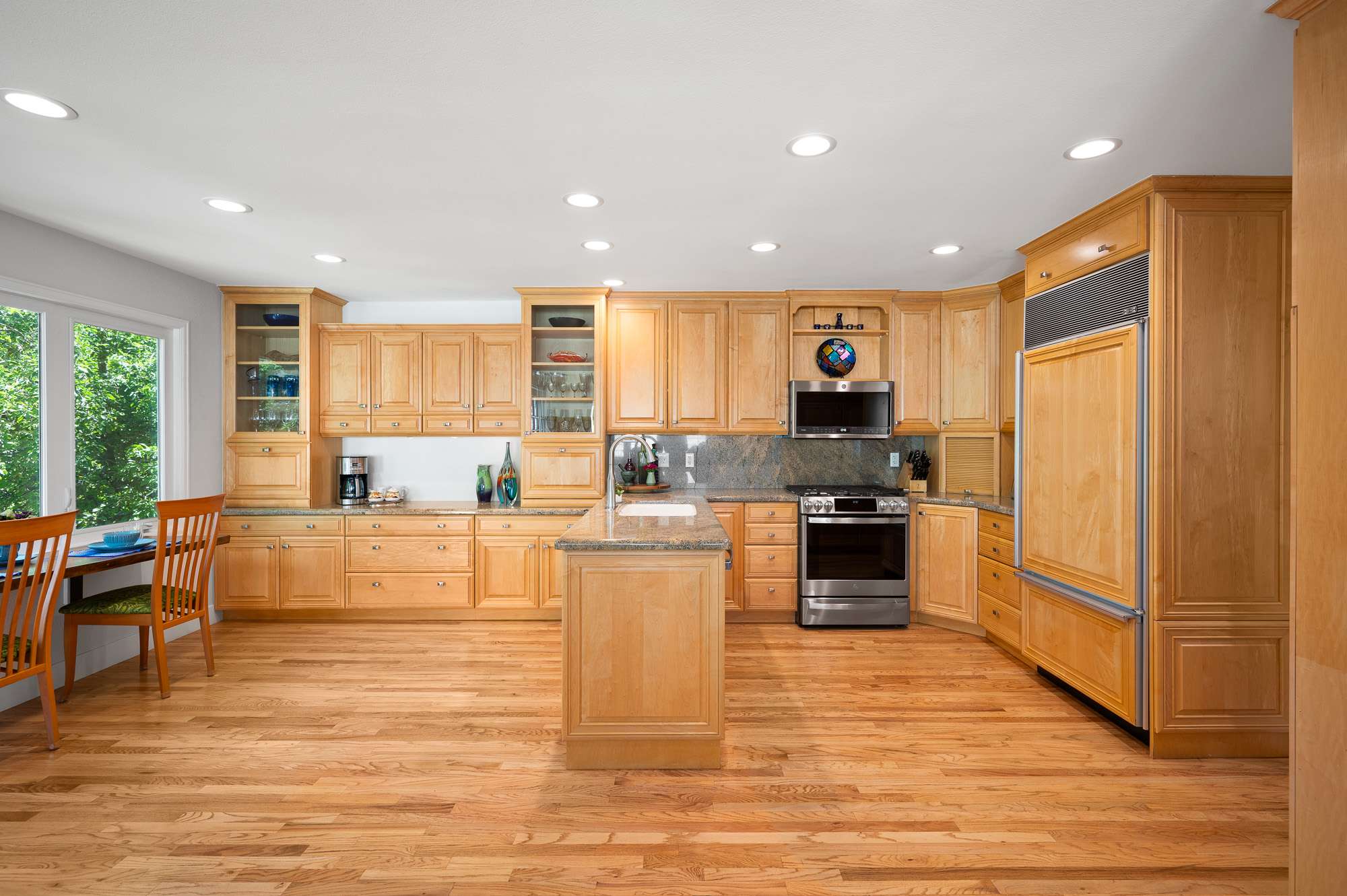 8 of 34. Kitchen & Breakfast Nook