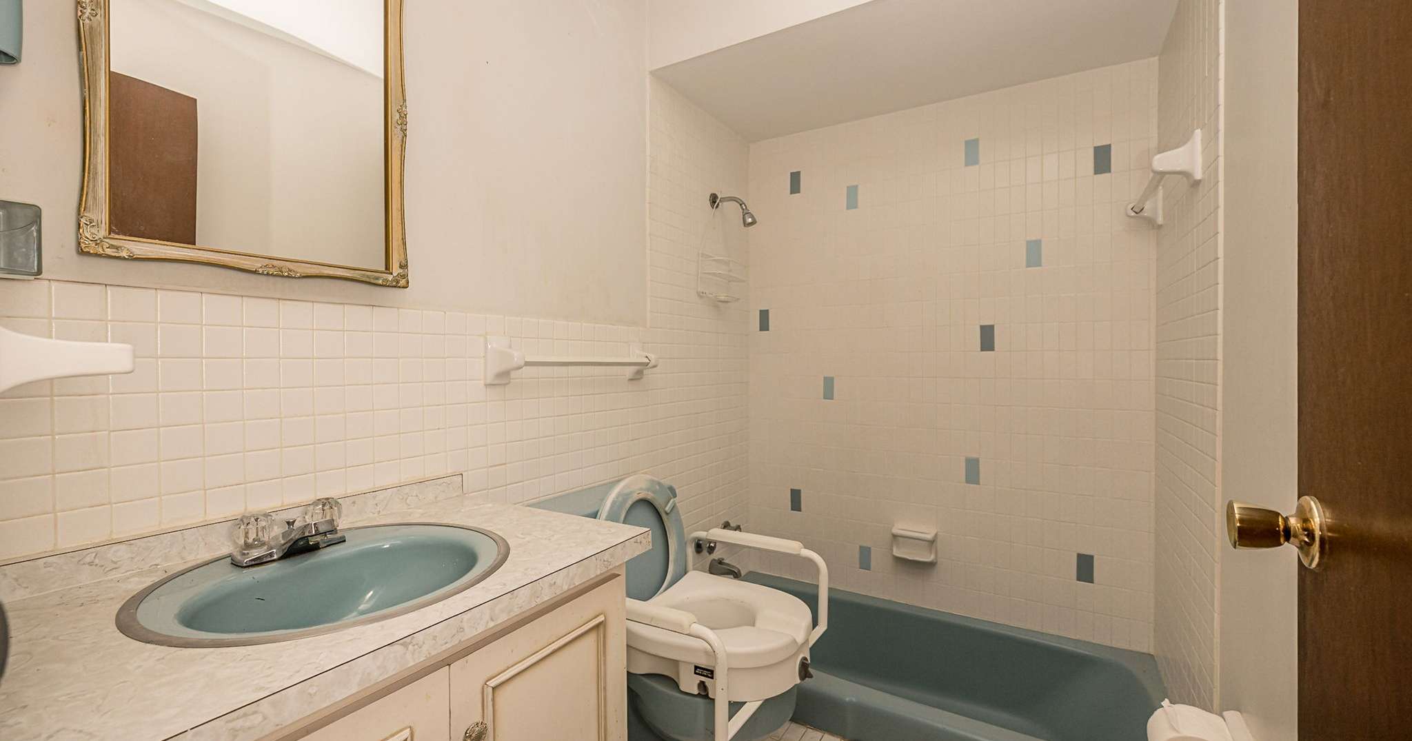 28 of 43. Second bathroom, actual