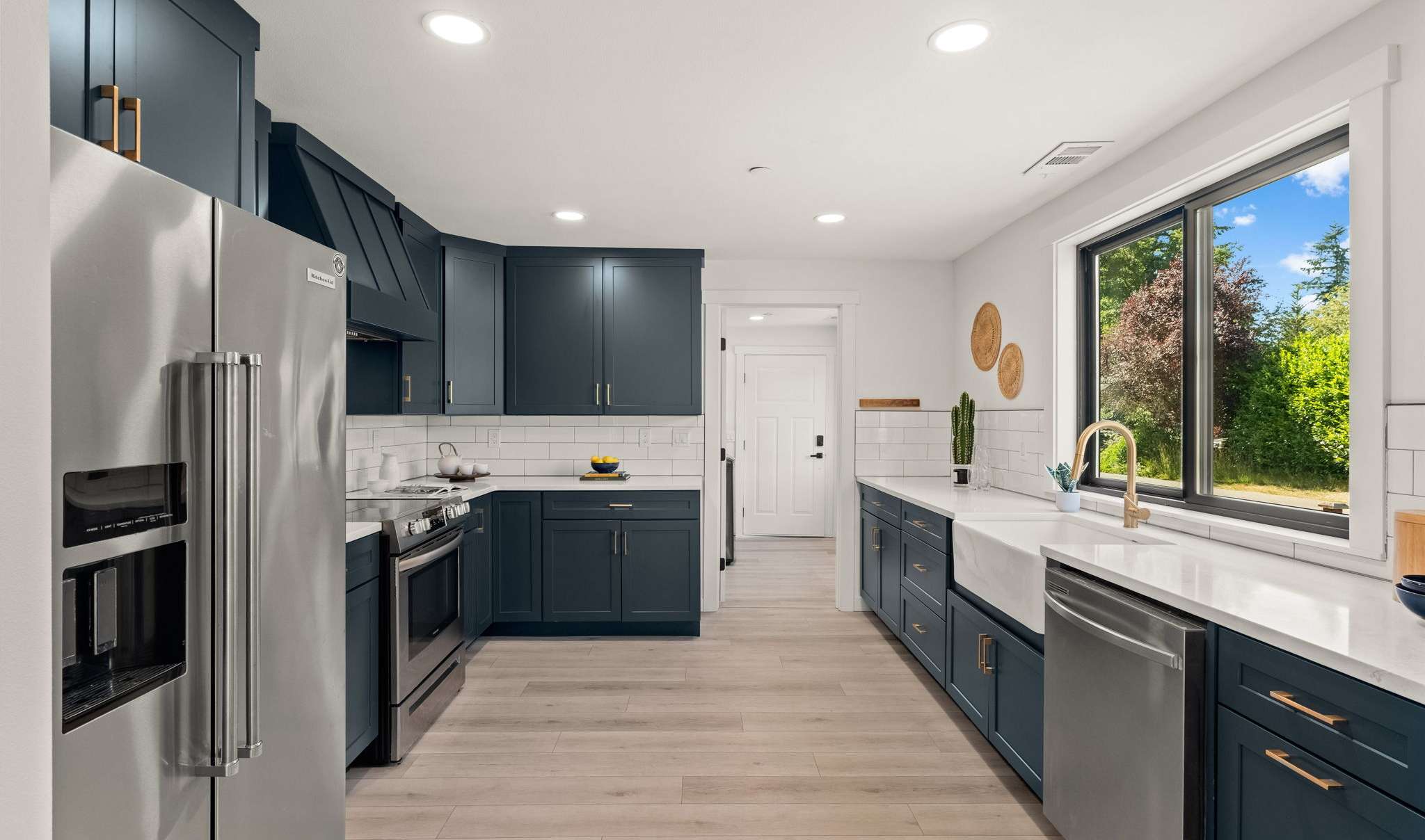 9 of 33. Kitchen #1 (all appliances stay)