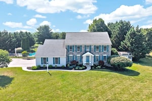 Downingtown East Schools & In-Ground Heated Pool & Spa!
