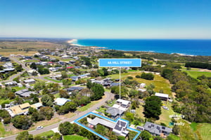 Architect Designed, Treetop Living, Two Minutes From The Surf