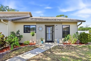 Low maintenance living near IMG + SRQ, + gulf beaches!