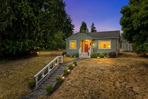 Welcome To 3708 Oaks Avenue!