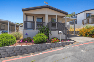 Modern Castaic Comfort!