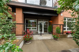 Beautifully designed, apartment-style condo in Strathcona