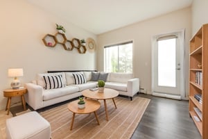 Ground floor 1 bed + den condo in Rutherford