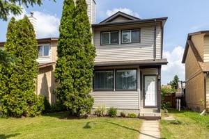Fully renovated, move-in ready home in Kiniski Gardens