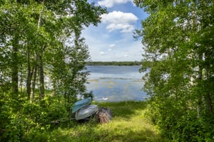 Lovingly maintained waterfront cabin in Rural Barrhead County