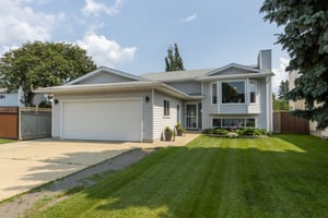 Fully finished bi-level home in Crawford Plains