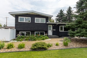 Beautiful family home on large lot in Pleasantview
