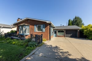 Well-loved & charming bungalow home in Capilano