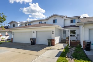 Bright and welcoming 2 storey home in Sherwood Park