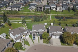 Beautiful half duplex backing onto green space in Oxford