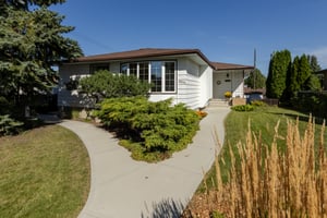 Well-loved family home in Capilano