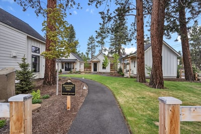 560 E Main Avenue, Sisters, OR