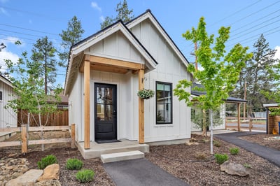 560 E Main Avenue, Sisters, OR