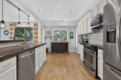 9925 SW Quail Post Rd, Portland, OR