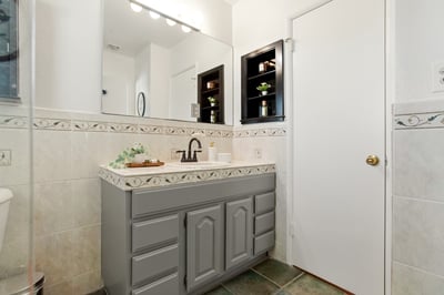 6818 Varna Ave, Van Nuys, CA