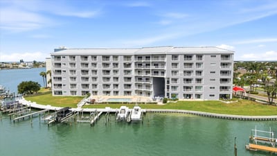 610 Island Way, 201, Clearwater Beach, FL