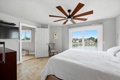 610 Island Way, 201, Clearwater Beach, FL