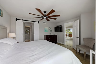 610 Island Way, 201, Clearwater Beach, FL