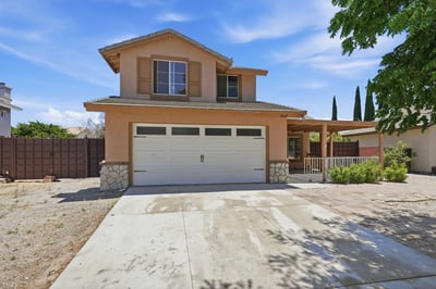 2614 W Newgrove St, Lancaster, CA