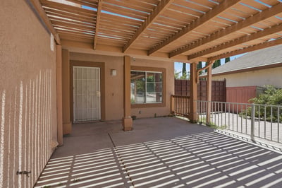 2614 W Newgrove St, Lancaster, CA
