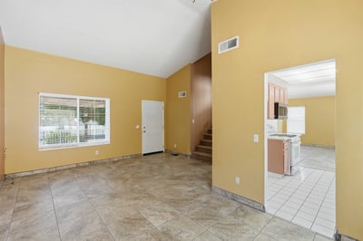 2614 W Newgrove St, Lancaster, CA