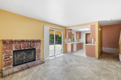 2614 W Newgrove St, Lancaster, CA