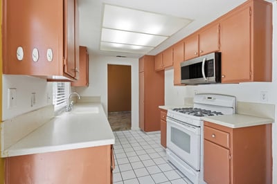 2614 W Newgrove St, Lancaster, CA