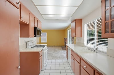 2614 W Newgrove St, Lancaster, CA