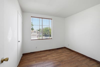 2614 W Newgrove St, Lancaster, CA