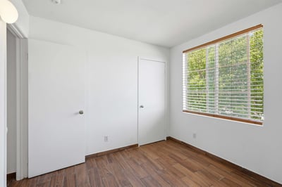 2614 W Newgrove St, Lancaster, CA
