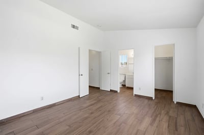 2614 W Newgrove St, Lancaster, CA