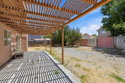 2614 W Newgrove St, Lancaster, CA