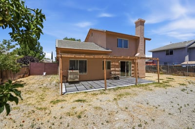 2614 W Newgrove St, Lancaster, CA