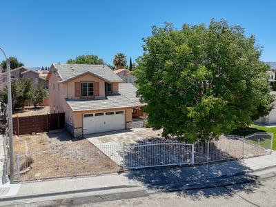 2614 W Newgrove St, Lancaster, CA