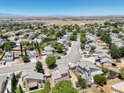 2614 W Newgrove St, Lancaster, CA