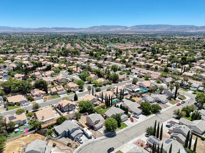 2614 W Newgrove St, Lancaster, CA