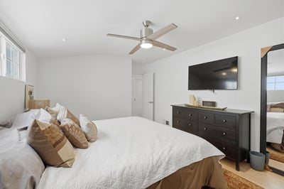 10335 Orton Ave., Los Angeles, CA
