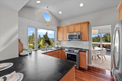 16813 NE 33rd St, Bellevue, WA