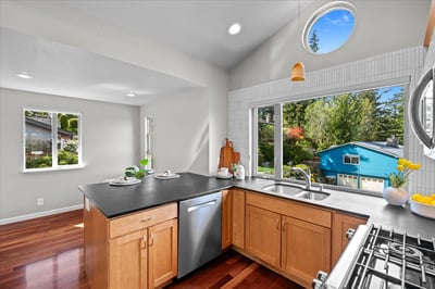 16813 NE 33rd St, Bellevue, WA