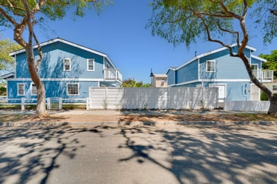 3304 Lewis Ave, Signal Hill, CA