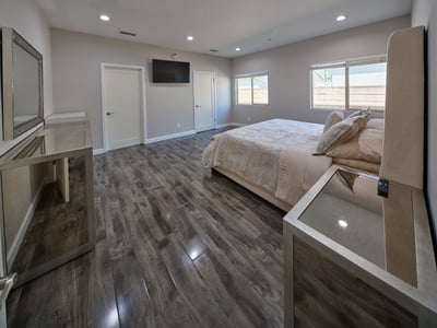 11045 Califa Street, `, North Hollywood, CA
