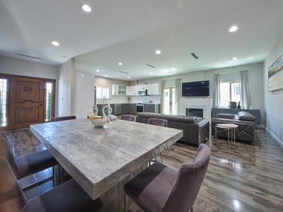 11045 Califa Street, `, North Hollywood, CA