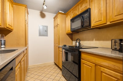566 Commonwealth Ave, 708, Boston, MA