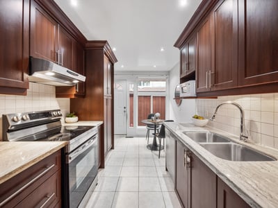 19 Shoreland Cres., Scarborough, ON