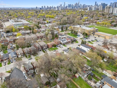 144 Floyd Ave., East York, ON